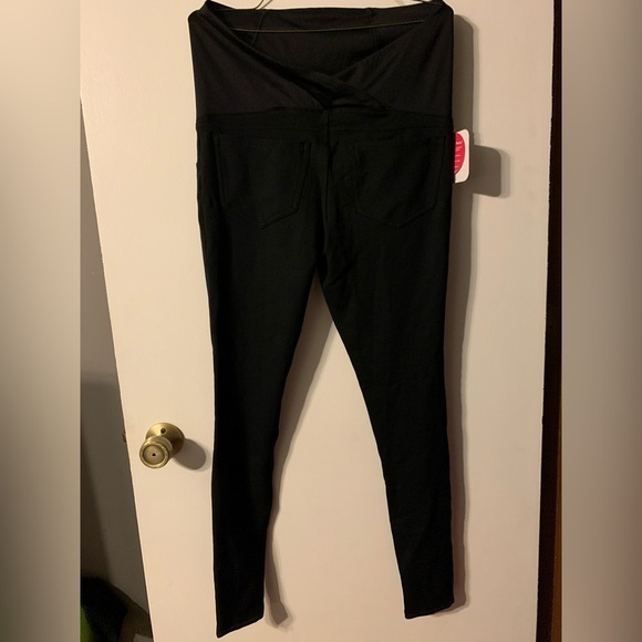 Isabel Maternity by Ingrid & Isabel Pants - Maternity Leggings. Ingrid & Isabel. CROSSOVER Size SMALL -Black (Ebony). Pants